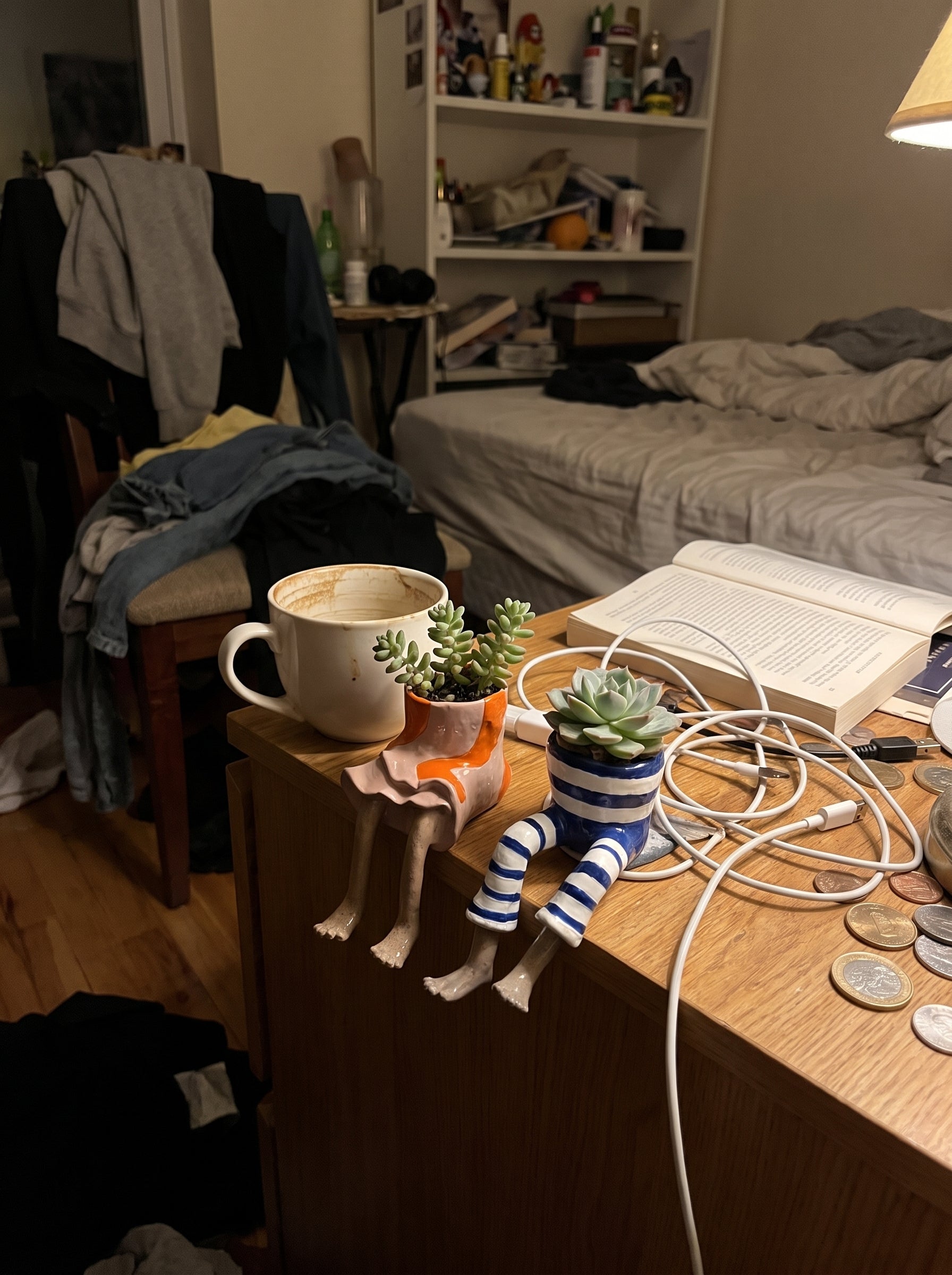 Two dangling-legs plant pots on a desk